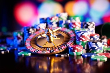 Live chat with dealer during Caribbean Stud Poker session